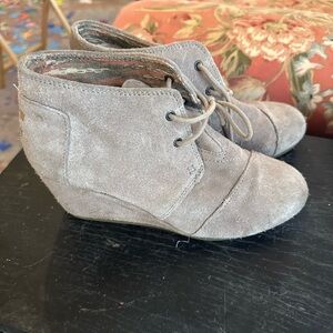 Toms Women's Suede Ankle Booties - Gray